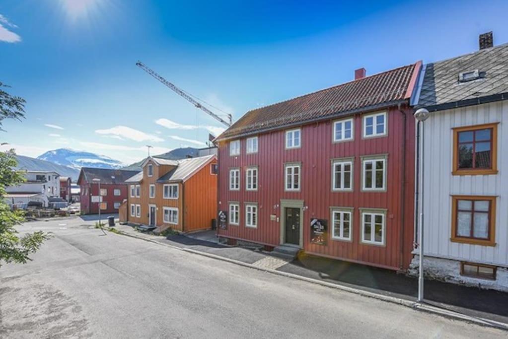 Cosy 2-Rooms Apartment In The City Center Tromsø Buitenkant foto